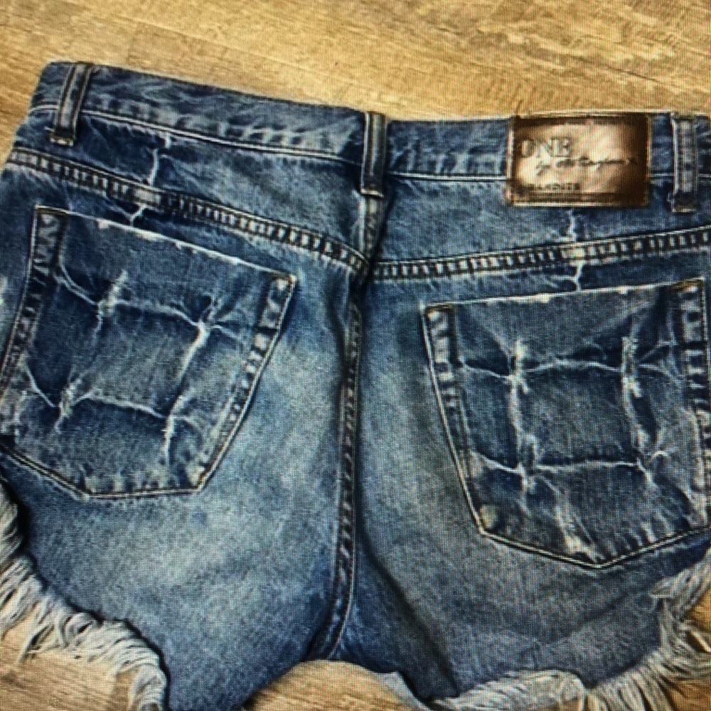 One teaspoon women’s shorts - Picture 4 of 5